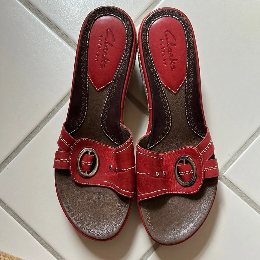 Clarks Artisan Red Wedge Shoes with Stylish Design - Picture 3 of 4